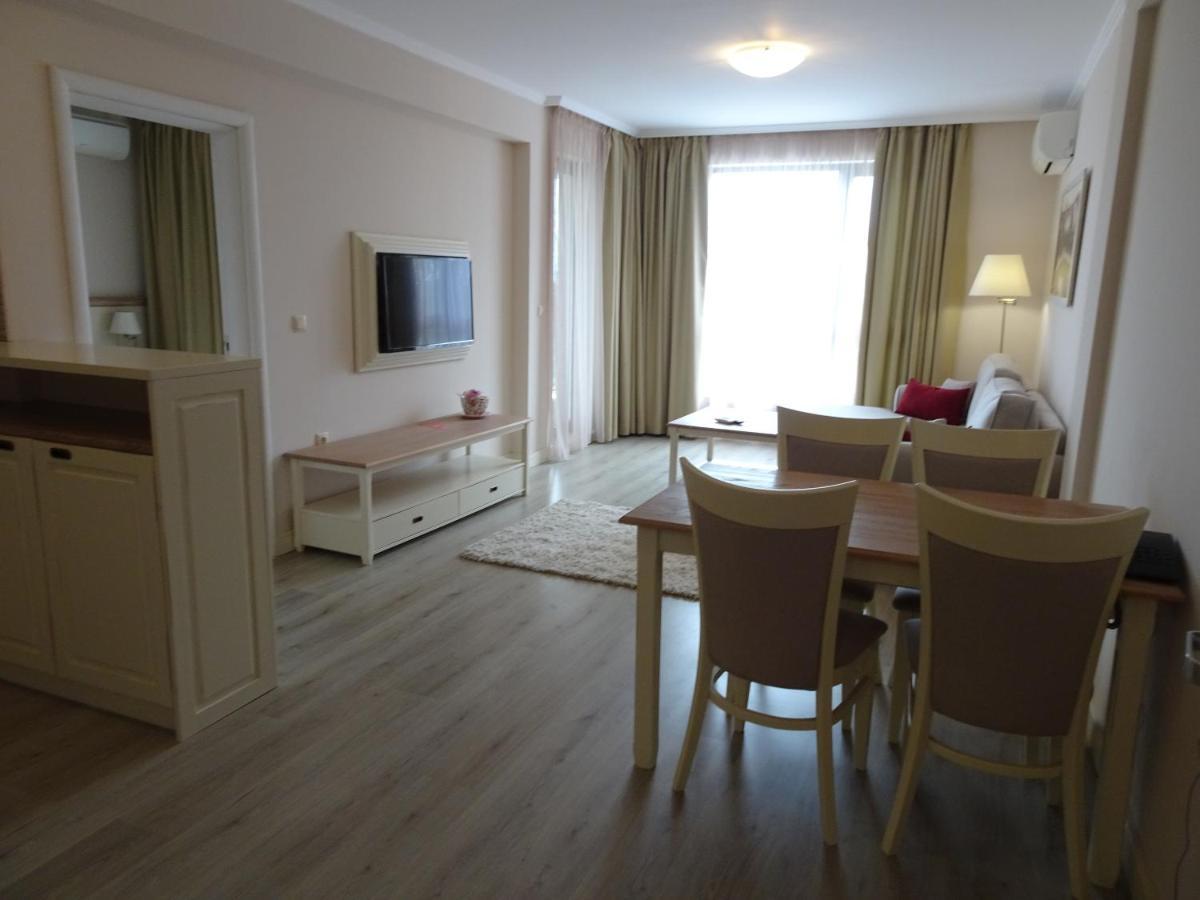 Private Apartments In White Rock Castle Balchik Esterno foto