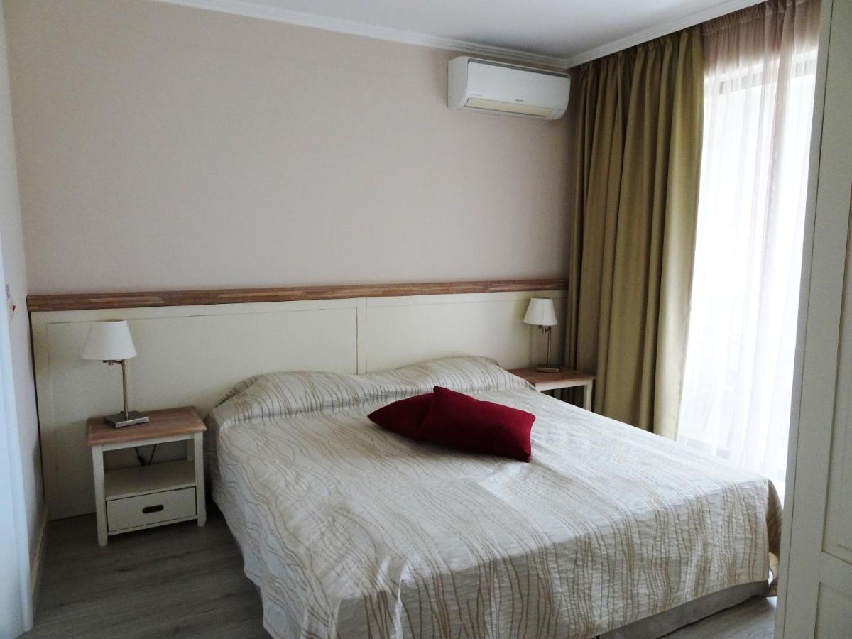 Private Apartments In White Rock Castle Balchik Esterno foto