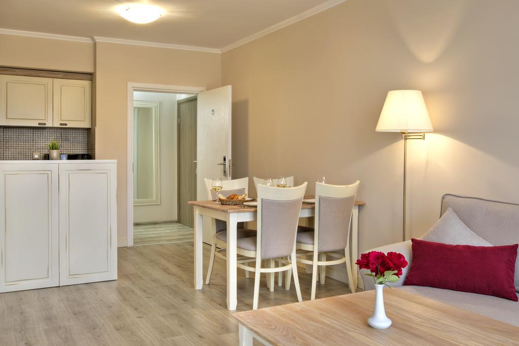 Private Apartments In White Rock Castle Balchik Esterno foto